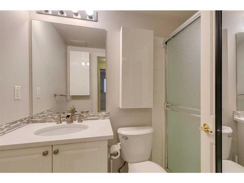 1407-683 10 Street Sw, Calgary, AB - Indoor Photo Showing Bathroom