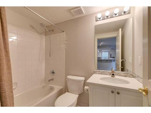 1407-683 10 Street Sw, Calgary, AB - Indoor Photo Showing Bathroom