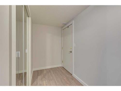 1407-683 10 Street Sw, Calgary, AB - Indoor Photo Showing Other Room