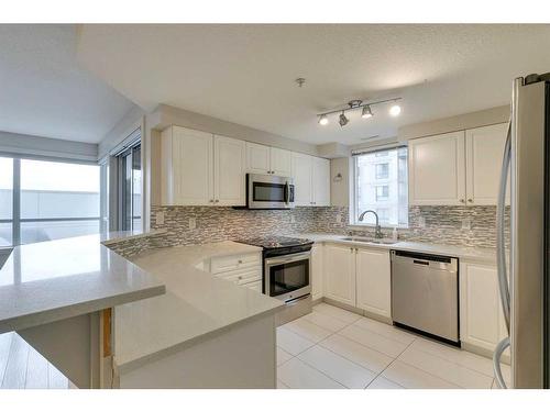 1407-683 10 Street Sw, Calgary, AB - Indoor Photo Showing Kitchen With Stainless Steel Kitchen With Upgraded Kitchen