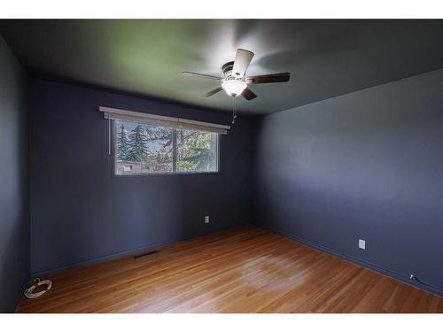 6324 Travois Crescent Nw, Calgary, AB - Indoor Photo Showing Other Room