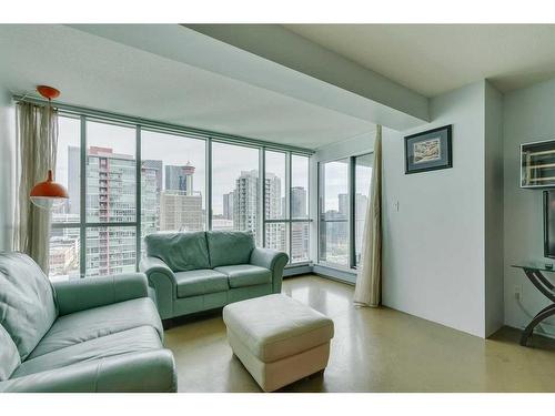 1908-188 15 Avenue Sw, Calgary, AB - Indoor Photo Showing Living Room