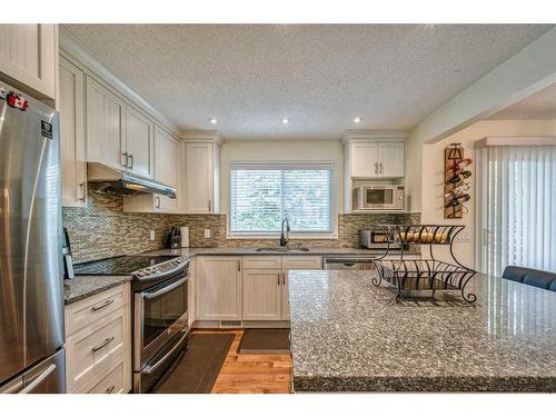 3832 Varsity Drive Nw, Calgary, AB - Indoor Photo Showing Kitchen With Stainless Steel Kitchen With Upgraded Kitchen