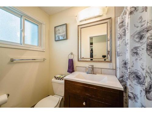 3832 Varsity Drive Nw, Calgary, AB - Indoor Photo Showing Bathroom