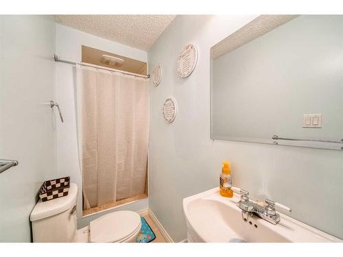 3832 Varsity Drive Nw, Calgary, AB - Indoor Photo Showing Bathroom