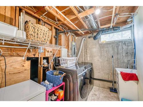 3832 Varsity Drive Nw, Calgary, AB - Indoor Photo Showing Laundry Room