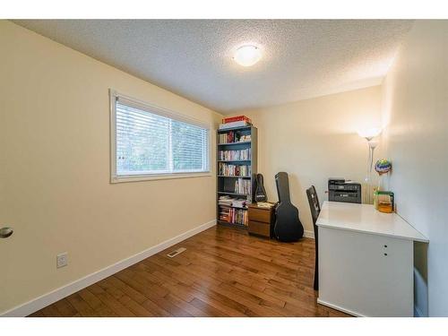 3832 Varsity Drive Nw, Calgary, AB - Indoor Photo Showing Office