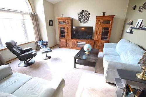 675054 Range Road 183, Rural Athabasca County, AB - Indoor Photo Showing Living Room