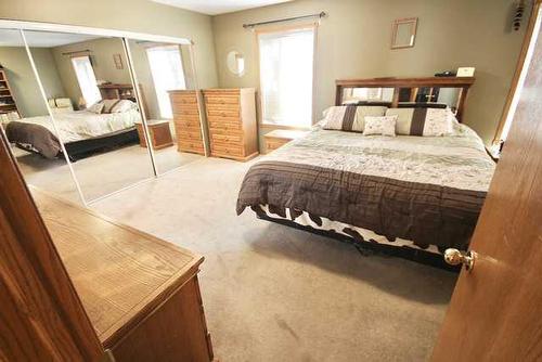 675054 Range Road 183, Rural Athabasca County, AB - Indoor Photo Showing Bedroom