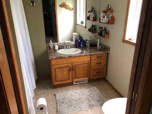 675054 Range Road 183, Rural Athabasca County, AB - Indoor Photo Showing Bathroom