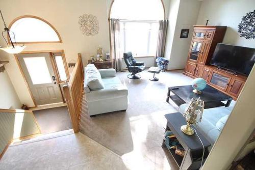 675054 Range Road 183, Rural Athabasca County, AB - Indoor Photo Showing Living Room