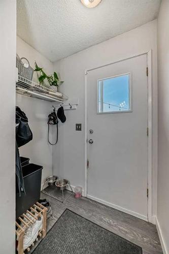 195 Pinecliff Way Ne, Calgary, AB - Indoor Photo Showing Other Room