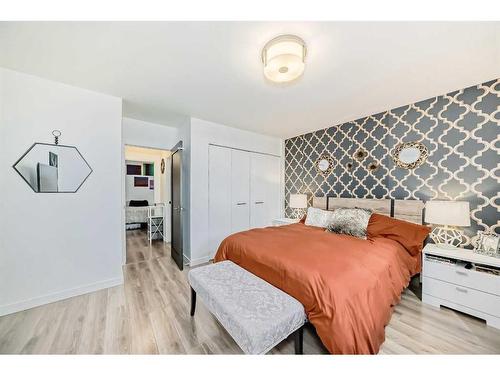 803-1111 15 Avenue Sw, Calgary, AB - Indoor Photo Showing Bedroom