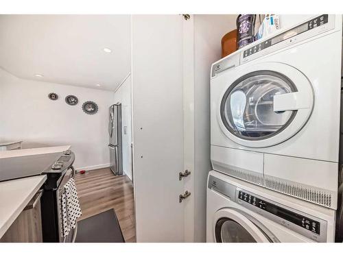 803-1111 15 Avenue Sw, Calgary, AB - Indoor Photo Showing Laundry Room