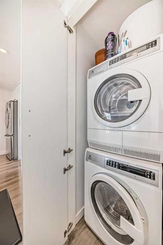 803-1111 15 Avenue Sw, Calgary, AB - Indoor Photo Showing Laundry Room