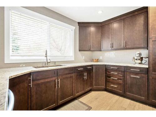 5112 33 Street Nw, Calgary, AB - Indoor Photo Showing Kitchen