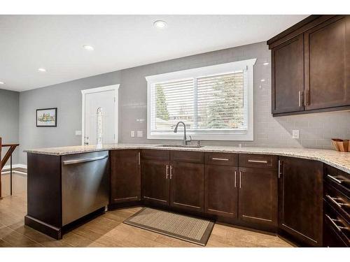 5112 33 Street Nw, Calgary, AB - Indoor Photo Showing Kitchen