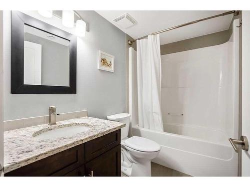 5112 33 Street Nw, Calgary, AB - Indoor Photo Showing Bathroom