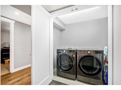 5112 33 Street Nw, Calgary, AB - Indoor Photo Showing Laundry Room