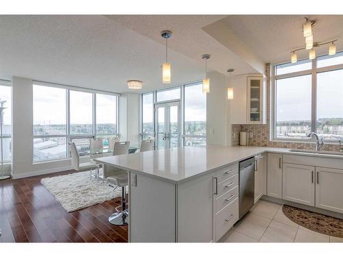 1008-32 Varsity Estates Circle Nw, Calgary, AB - Indoor Photo Showing Kitchen With Upgraded Kitchen