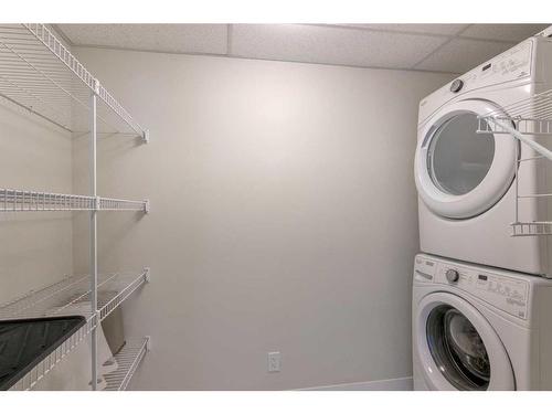 1008-32 Varsity Estates Circle Nw, Calgary, AB - Indoor Photo Showing Laundry Room