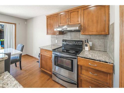530 Chaparral Drive Se, Calgary, AB - Indoor Photo Showing Kitchen