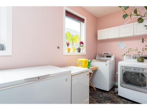 79 Harrison Green, Olds, AB - Indoor Photo Showing Laundry Room