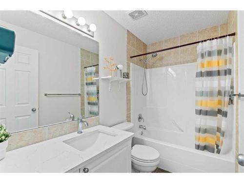 164 Cranfield Park Se, Calgary, AB - Indoor Photo Showing Bathroom