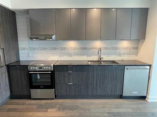 2009-930 6 Avenue Sw, Calgary, AB - Indoor Photo Showing Kitchen With Double Sink With Upgraded Kitchen