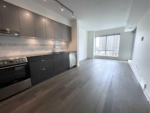 2009-930 6 Avenue Sw, Calgary, AB - Indoor Photo Showing Kitchen With Double Sink With Upgraded Kitchen