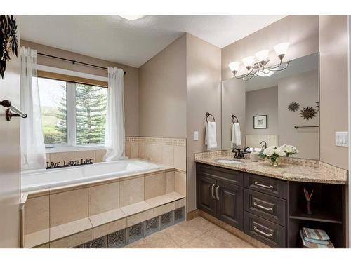 80 Buffalo Rub Place Nw, Airdrie, AB - Indoor Photo Showing Bathroom