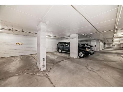 560-222 Riverfront Avenue Sw, Calgary, AB - Indoor Photo Showing Garage