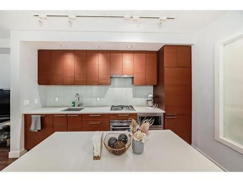 560-222 Riverfront Avenue Sw, Calgary, AB - Indoor Photo Showing Kitchen