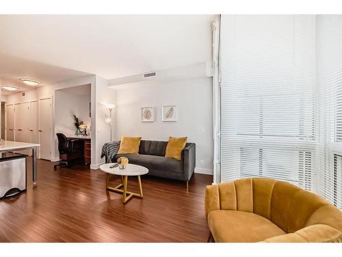 560-222 Riverfront Avenue Sw, Calgary, AB - Indoor Photo Showing Living Room