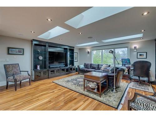 2216B 3 Avenue Nw, Calgary, AB - Indoor Photo Showing Living Room