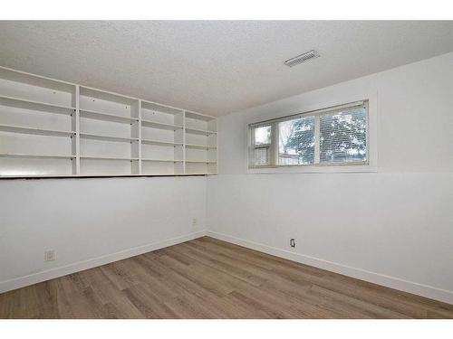 3451 32A Avenue Se, Calgary, AB - Indoor Photo Showing Other Room