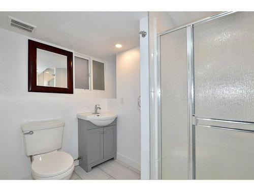 3451 32A Avenue Se, Calgary, AB - Indoor Photo Showing Bathroom