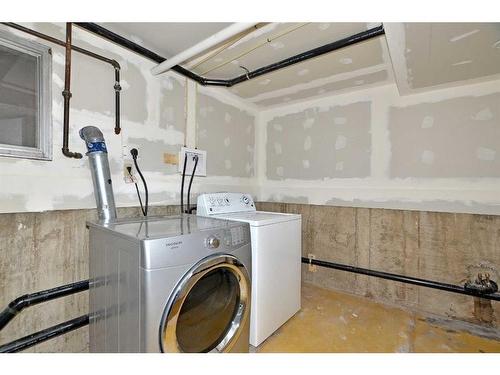 3451 32A Avenue Se, Calgary, AB - Indoor Photo Showing Laundry Room