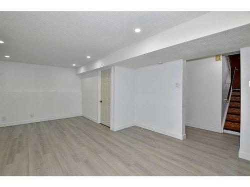 3451 32A Avenue Se, Calgary, AB - Indoor Photo Showing Other Room