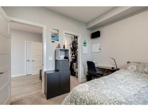 3208-80 Greenbriar Place Nw, Calgary, AB - Indoor Photo Showing Bedroom