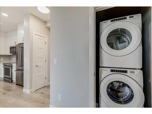 3208-80 Greenbriar Place Nw, Calgary, AB - Indoor Photo Showing Laundry Room