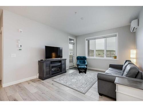 3208-80 Greenbriar Place Nw, Calgary, AB - Indoor Photo Showing Living Room