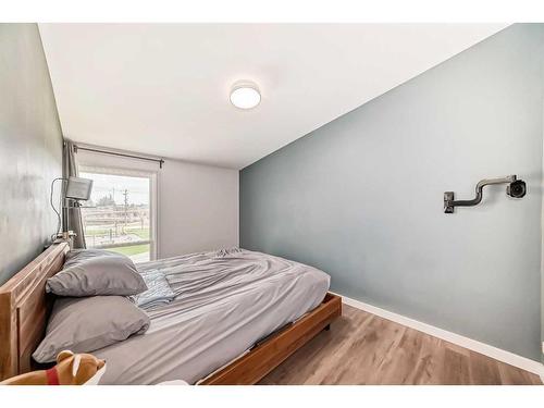 A-2440 53 Avenue Sw, Calgary, AB - Indoor Photo Showing Bedroom