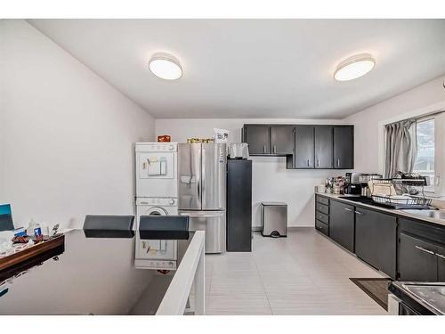 A-2440 53 Avenue Sw, Calgary, AB - Indoor Photo Showing Kitchen