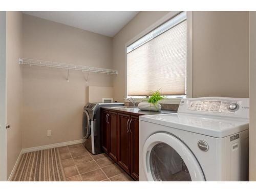 68 Heritage Lake Terrace, Heritage Pointe, AB - Indoor Photo Showing Laundry Room