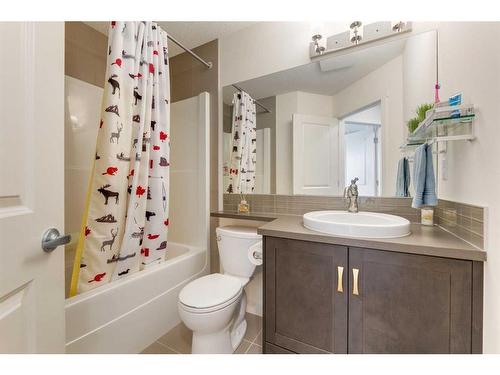103 Nolanfield Villas Nw, Calgary, AB - Indoor Photo Showing Bathroom