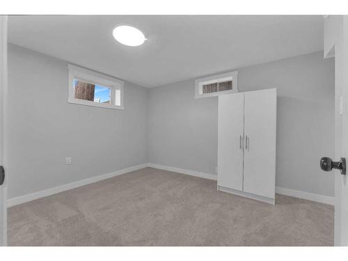 4219 Dovercrest Drive Se, Calgary, AB - Indoor Photo Showing Other Room