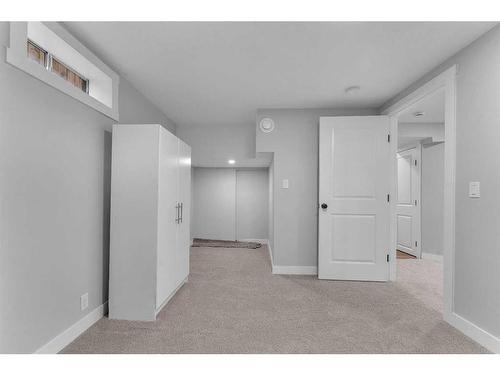 4219 Dovercrest Drive Se, Calgary, AB - Indoor Photo Showing Other Room