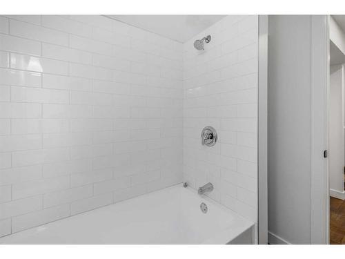 1128 Country Hills Circle Nw, Calgary, AB - Indoor Photo Showing Bathroom