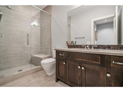 2528 2 Avenue Nw, Calgary, AB - Indoor Photo Showing Bathroom